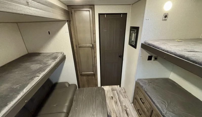 
								2022 Venture Sporttrek 332VBH full									