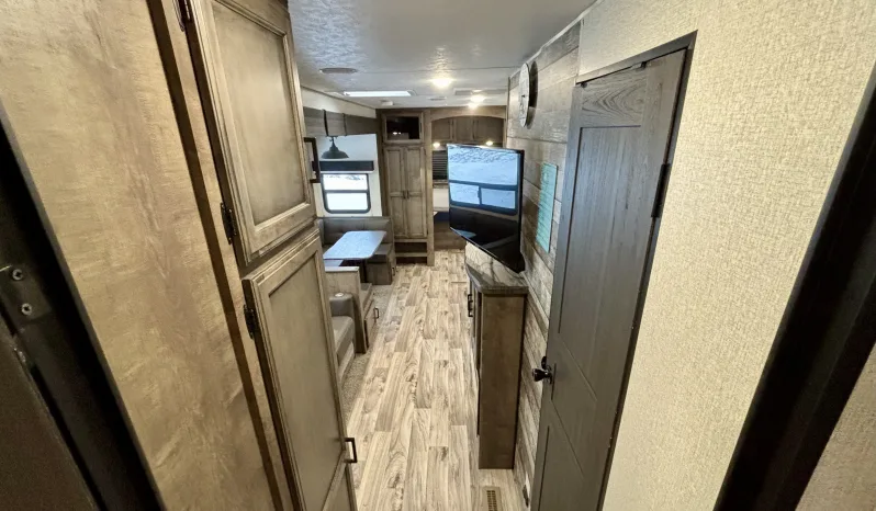 
								2022 Venture Sporttrek 332VBH full									