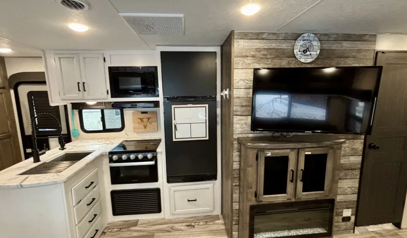 
								2022 Venture Sporttrek 332VBH full									