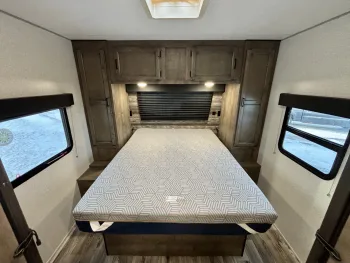 2022 Venture Sporttrek 332VBH