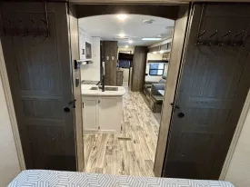 2022 Venture Sporttrek 332VBH