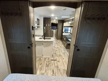 2022 Venture Sporttrek 332VBH