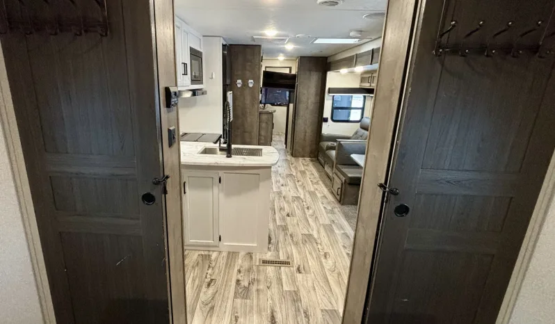 
								2022 Venture Sporttrek 332VBH full									