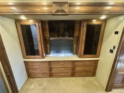 
										2014 American  Revolution 42G – Luxury Diesel Pusher full									