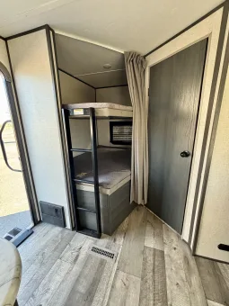
										2021 Dutchman Aspen Trail 2850BH full									