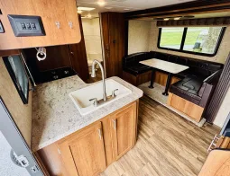 
										2018 Prime Time – Tracer Breeze 24DBS full									