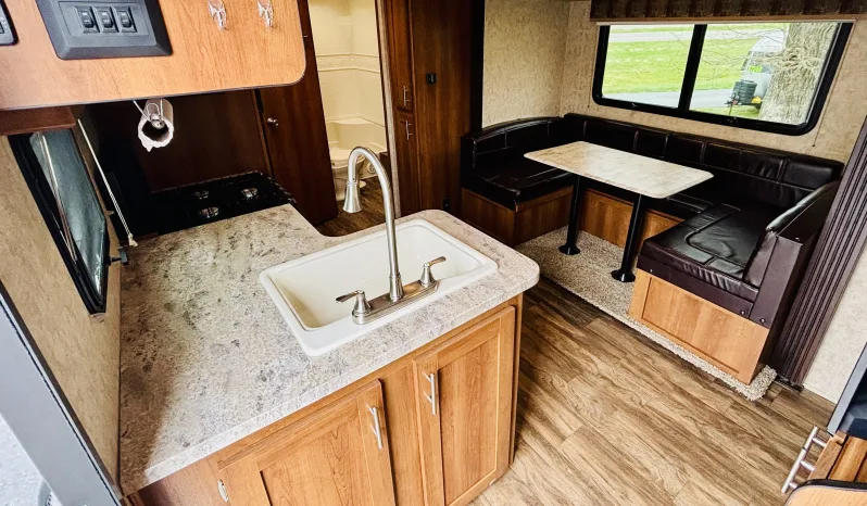 
								2018 Prime Time – Tracer Breeze 24DBS full									