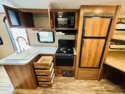 
										2018 Prime Time – Tracer Breeze 24DBS full									