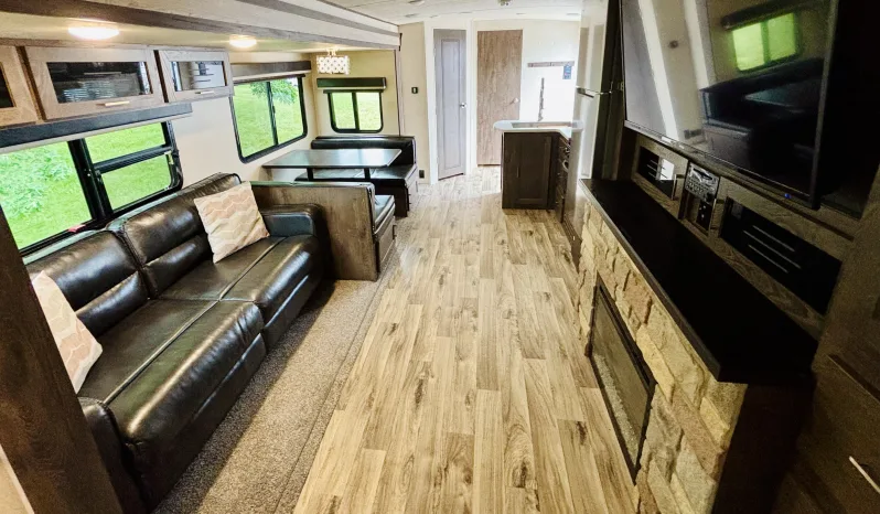 
								2019 Forest River Heritage Glen LTZ 309BOK full									