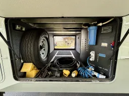 
										2013 Dynamax Trilogy 3650RL full									