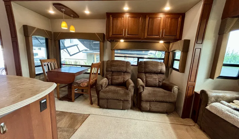 
								2013 Dynamax Trilogy 3650RL full									