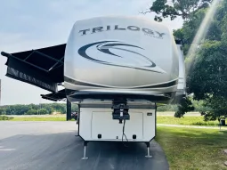 
										2013 Dynamax Trilogy 3650RL full									
