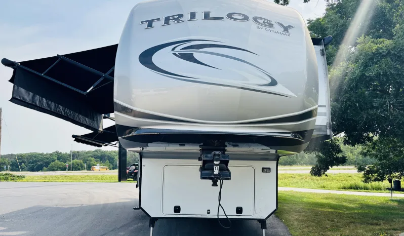 
								2013 Dynamax Trilogy 3650RL full									
