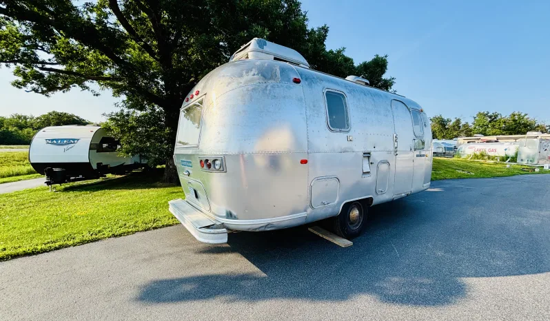 
								1969 Airstream Globetrotter full									
