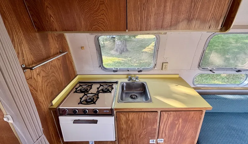 
								1969 Airstream Globetrotter full									