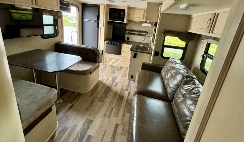 
								2018 Winnebango Minnie 2401RG full									