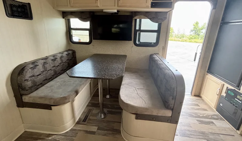 
								2018 Winnebango Minnie 2401RG full									