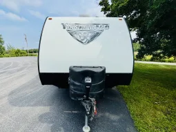 
										2018 Winnebango Minnie 2401RG full									